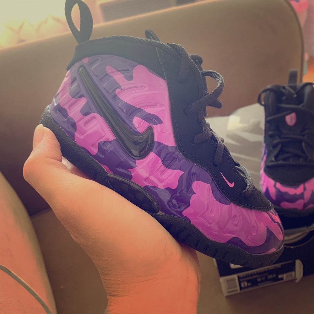 Kids shoes size 8c